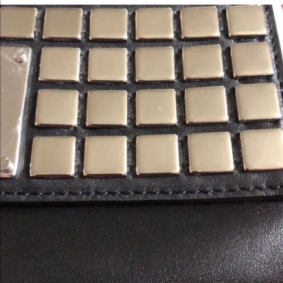 MICHAELS KORS NATALIA TILE GENUINE LEATHER CLUTCH - Picture 4 of 12